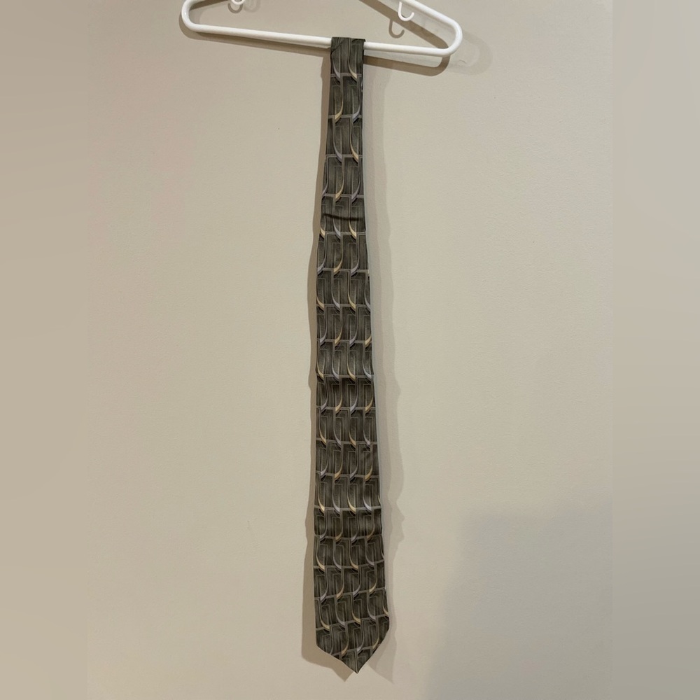 Arrow tie